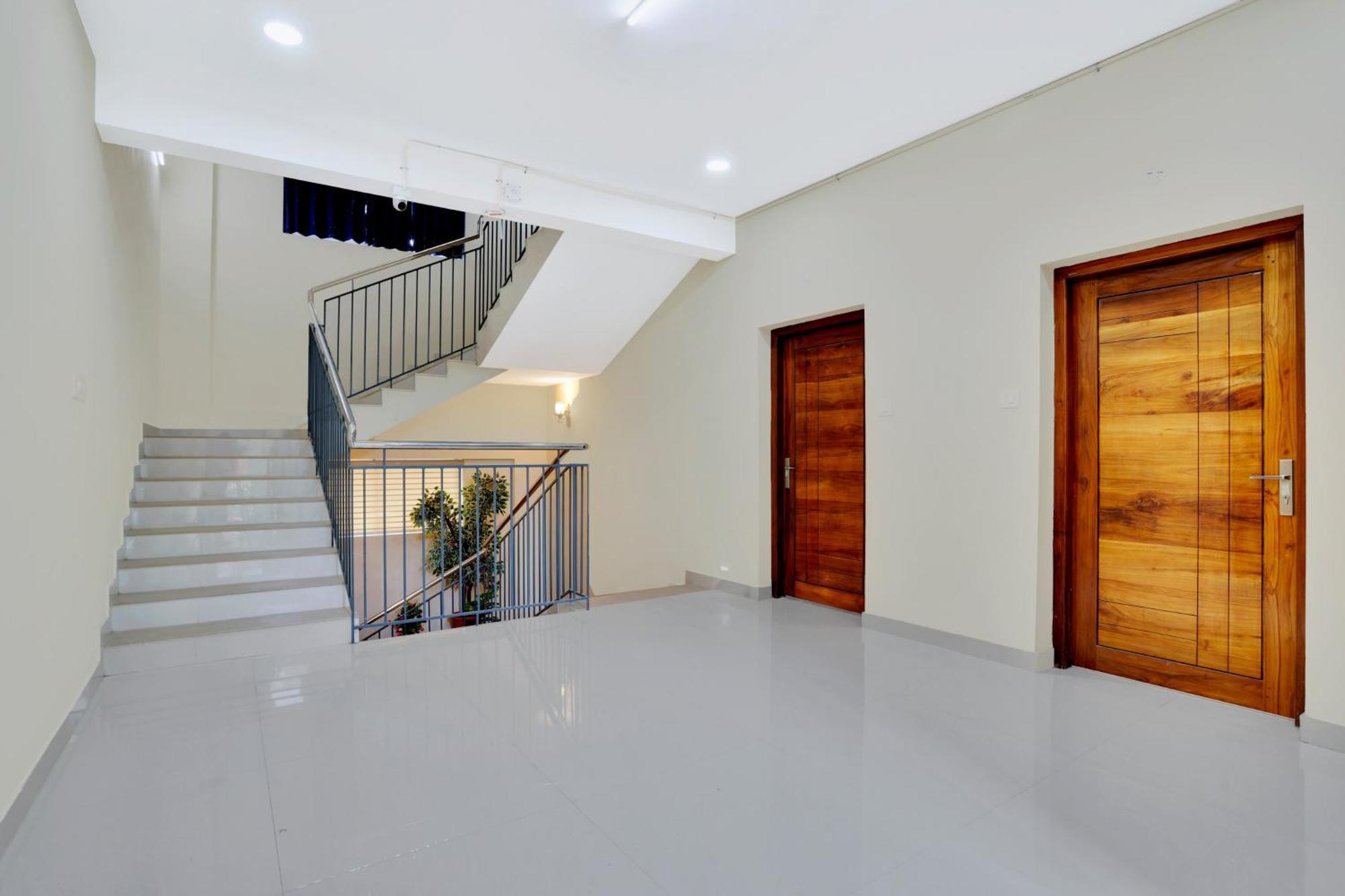 Super Collection O Lefort Luxe By Poptavern Thiruvananthapuram Exterior photo