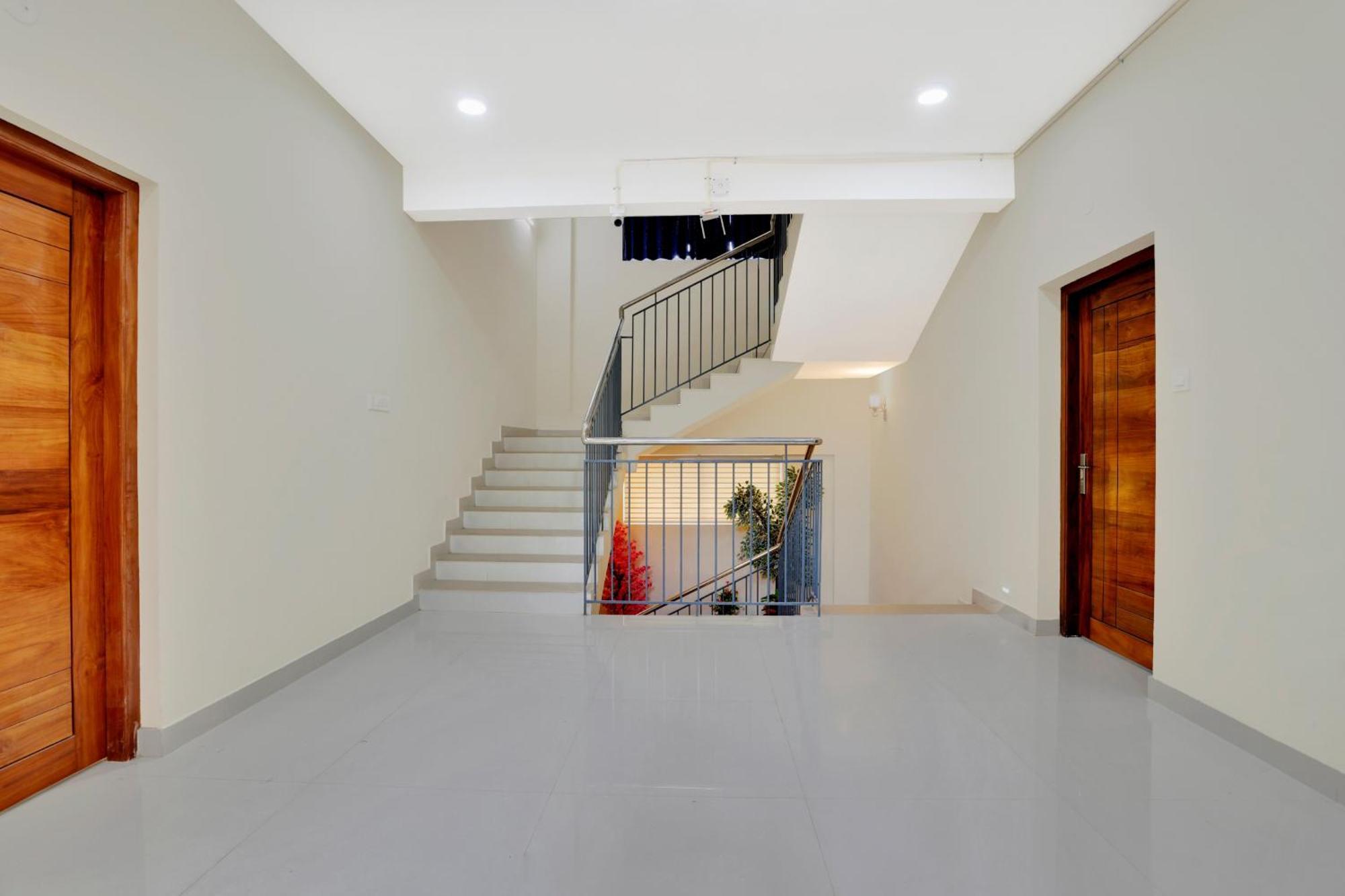 Super Collection O Lefort Luxe By Poptavern Thiruvananthapuram Exterior photo